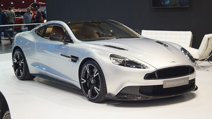 Aston Martin Vanquish: 25 anni di un’icona tra “potenza e lusso”