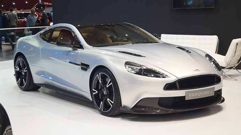 Aston Martin Vanquish: 25 anni di un’icona tra “potenza e lusso”