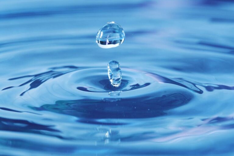 Investire nell’oro blu: “Dove scorre l’acqua, cresce l’uguaglianza”