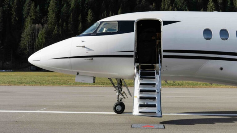 Dalle piccole eliche ai giganti: quanto costa il pieno di un aereo?
