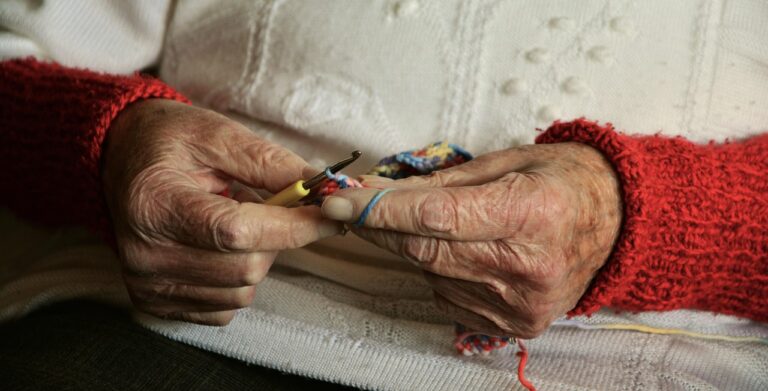Svizzera 2025: gli over 65 superano i giovani, è “svolta demografica”