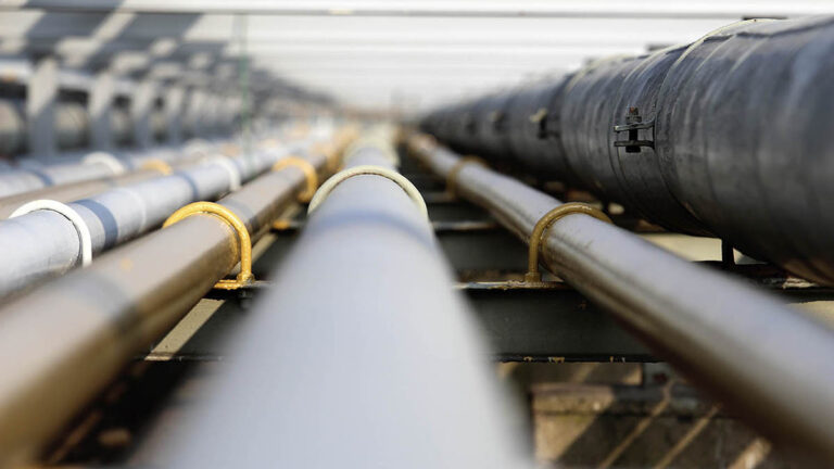Zelensky e la sfida energetica: “L’oleodotto Droujba sarà operativo entro fine aprile”