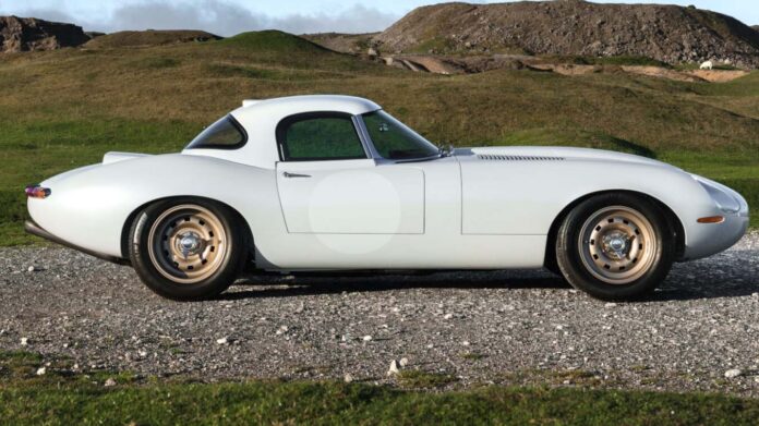 Eagle-Lightweight-GTR-Jaguar-E-Type-Ligthweight-bespoke-commission-4-2048x1365 Eagle Lightweight GTR: l’evoluzione del mito E-Type