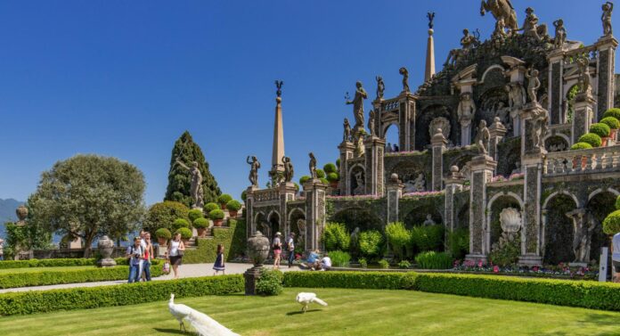 L’inafferrabile Isola Bella: il “vascello di pietra” dei Borromeo tra arazzi e liocorni