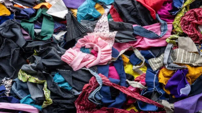 tessili Rifiuti tessili: l’impatto shock dell’UE e il “gap” dei consumatori