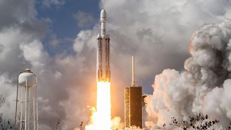 Dalla Russia a Marte: l’intuizione di Elon Musk con SpaceX