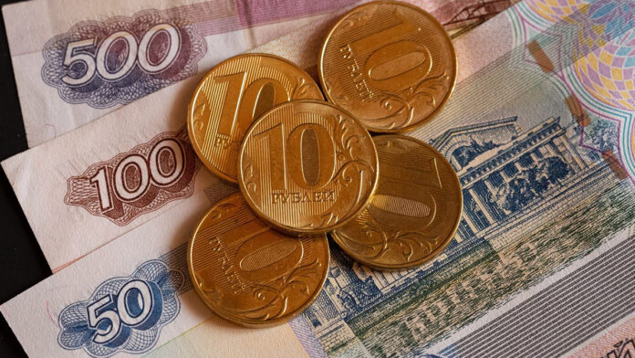 Putin a San Pietroburgo: “L’economia russa tiene”