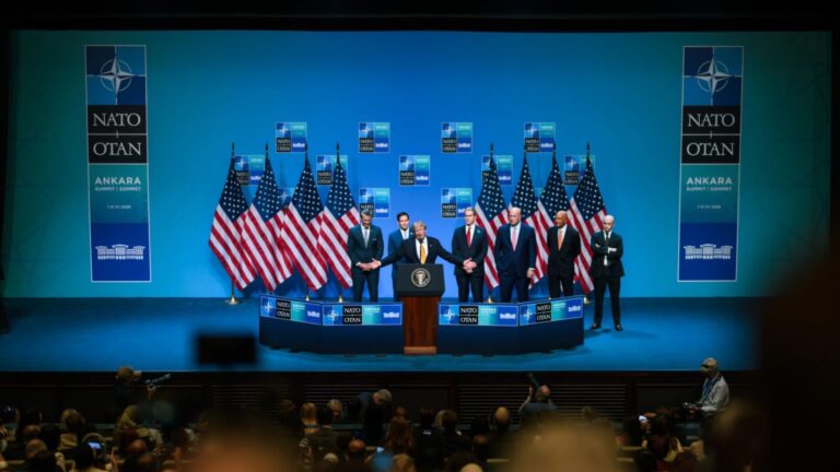 Trump, vertice Nato ad Ankara, photo courtesy: White house press gallery. Hoinews.ch