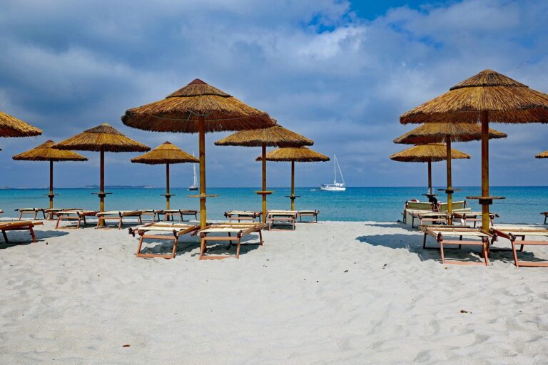 Il trionfo dell’easy chic in spiaggia