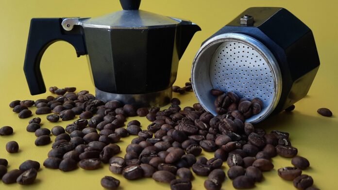 Meno capsule da caffè, tornano di moda i chicchi: la svolta del mercato