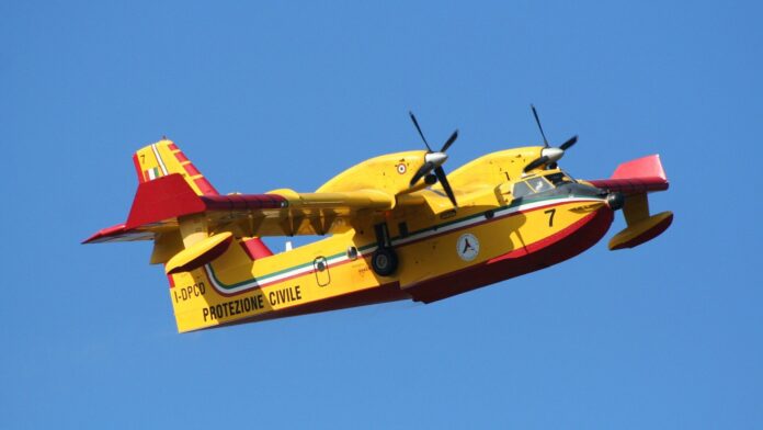 canadair Allarme meteo: le temperature incendiano il continente