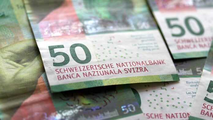 La banconota da 1.000 franchi: il valore più alto al mondo resiste all’era digitale