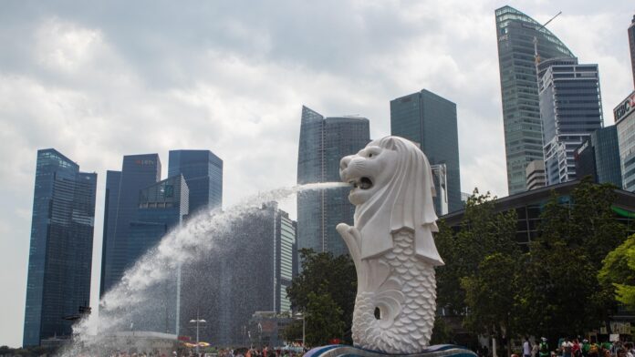 Singapore, photo courtesy: Pixabay.com / squirrel_photos-merlion-4817516_1920