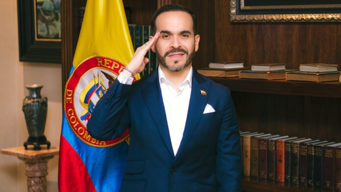 Colombia, De La Espriella giura a Cali e annuncia una linea dura contro il narcotraffico. Photo courtesy, license: https://commons.wikimedia.org/wiki/File:Colombian_Presidential_Candidate_Abelardo_de_la_Espriella.jpg