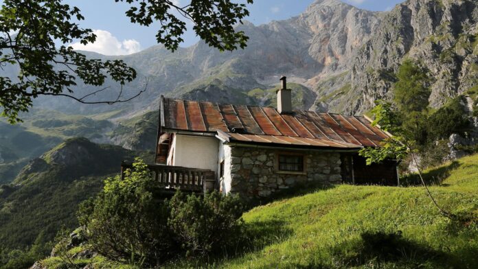 Siccità a Berna: l’Esercito rifornisce d’acqua gli alpeggi