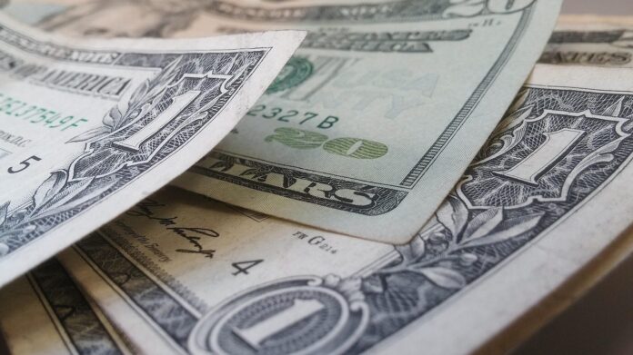 denaro Economia globale: aumentano i saldi e i rischi per i mercati