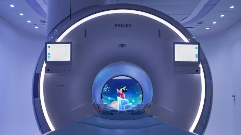 Exor spinge su Philips: Elkann pronto a salire al 22%