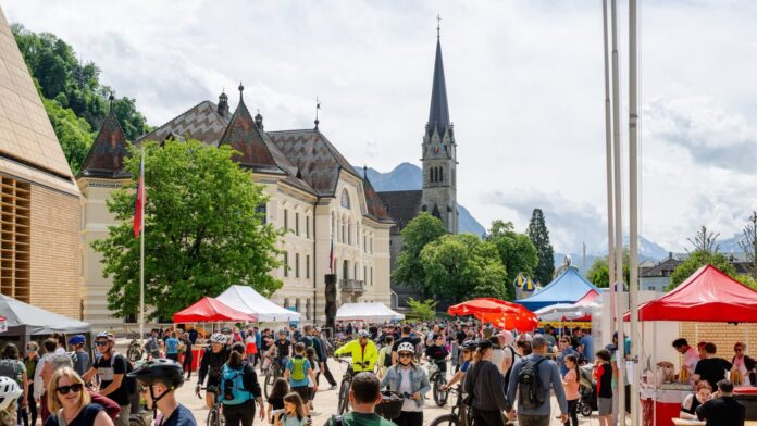 li 7 Liechtenstein: Il Microstato Governato da una Monarchia con Poteri Reali
