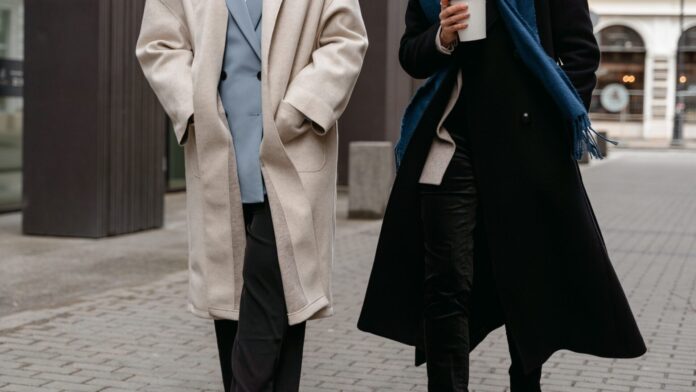 Moda autunno 2026: volumi ampi, texture ricche