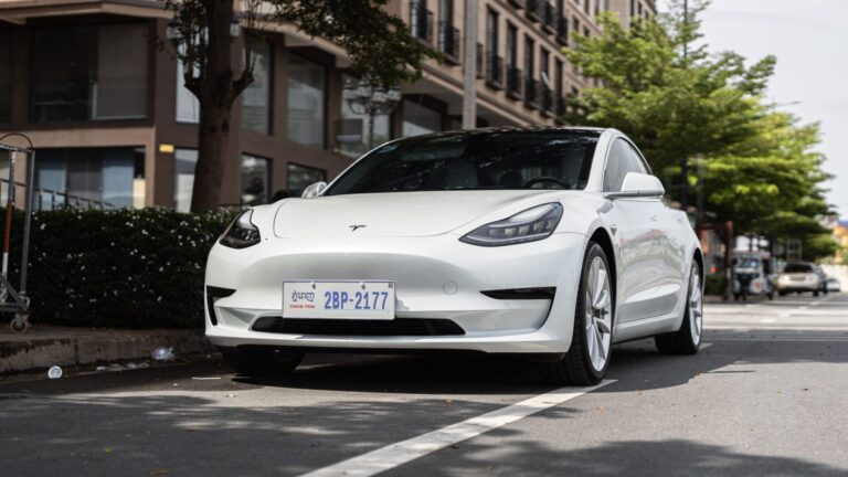 Tesla e SpaceX, rumors su scissione in Cina: Musk smentisce