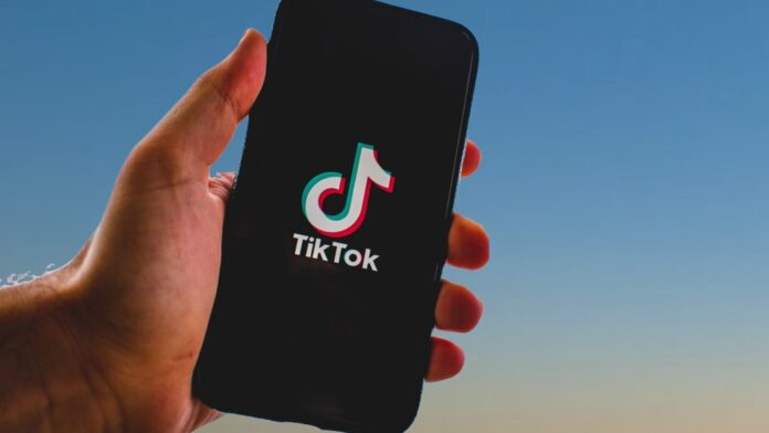 tic TikTok e Digital Services Act: l’UE accusa la piattaforma sulla sicurezza dei minori